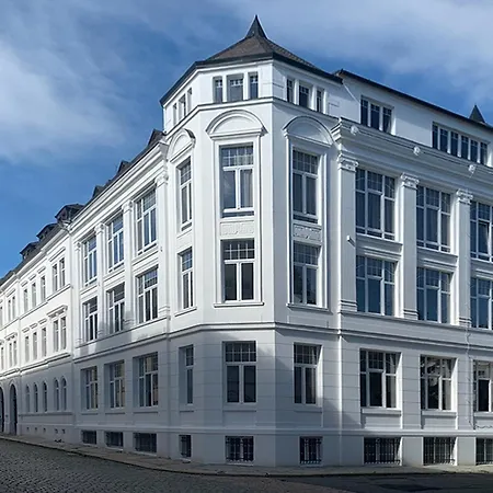 White House - First Floor Loft ميرانه