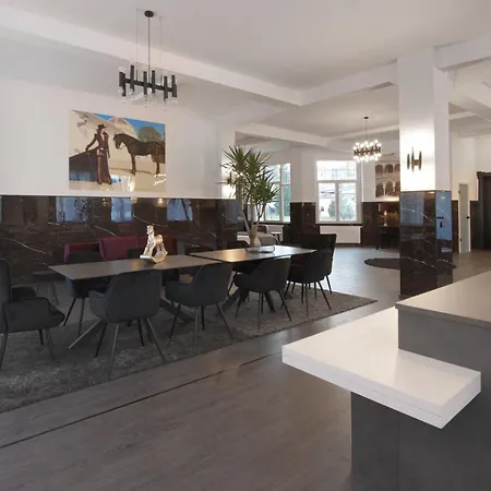 White House - Loft Garden Apartment *