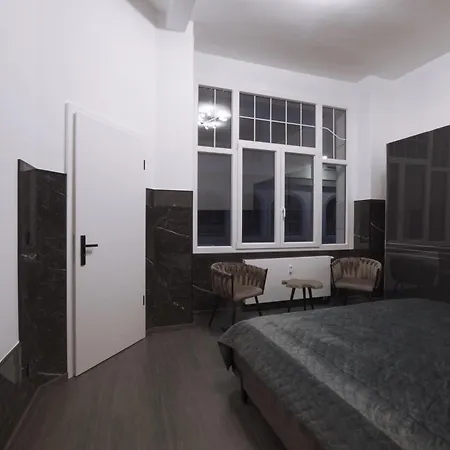 White House - Loft Garden Apartment Meerane