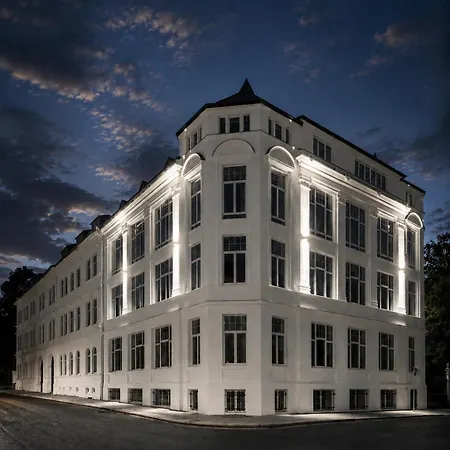 White House - Loft Garden ميرانه