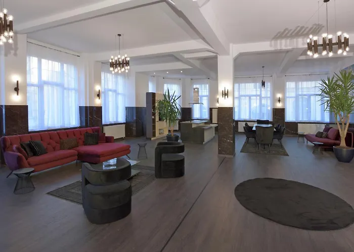 White House - First Floor Loft * ميرانه