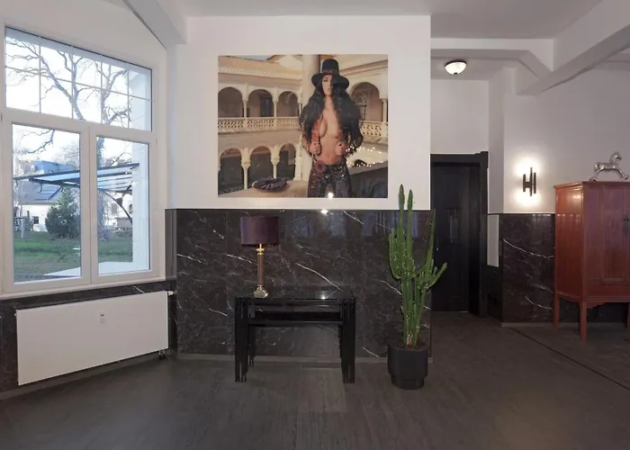 White House - First Floor Loft شقة ميرانه