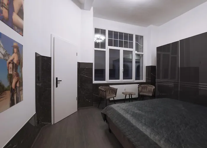 White House - First Floor Loft شقة ميرانه