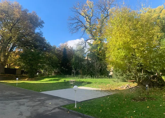 White House - First Floor Loft ميرانه